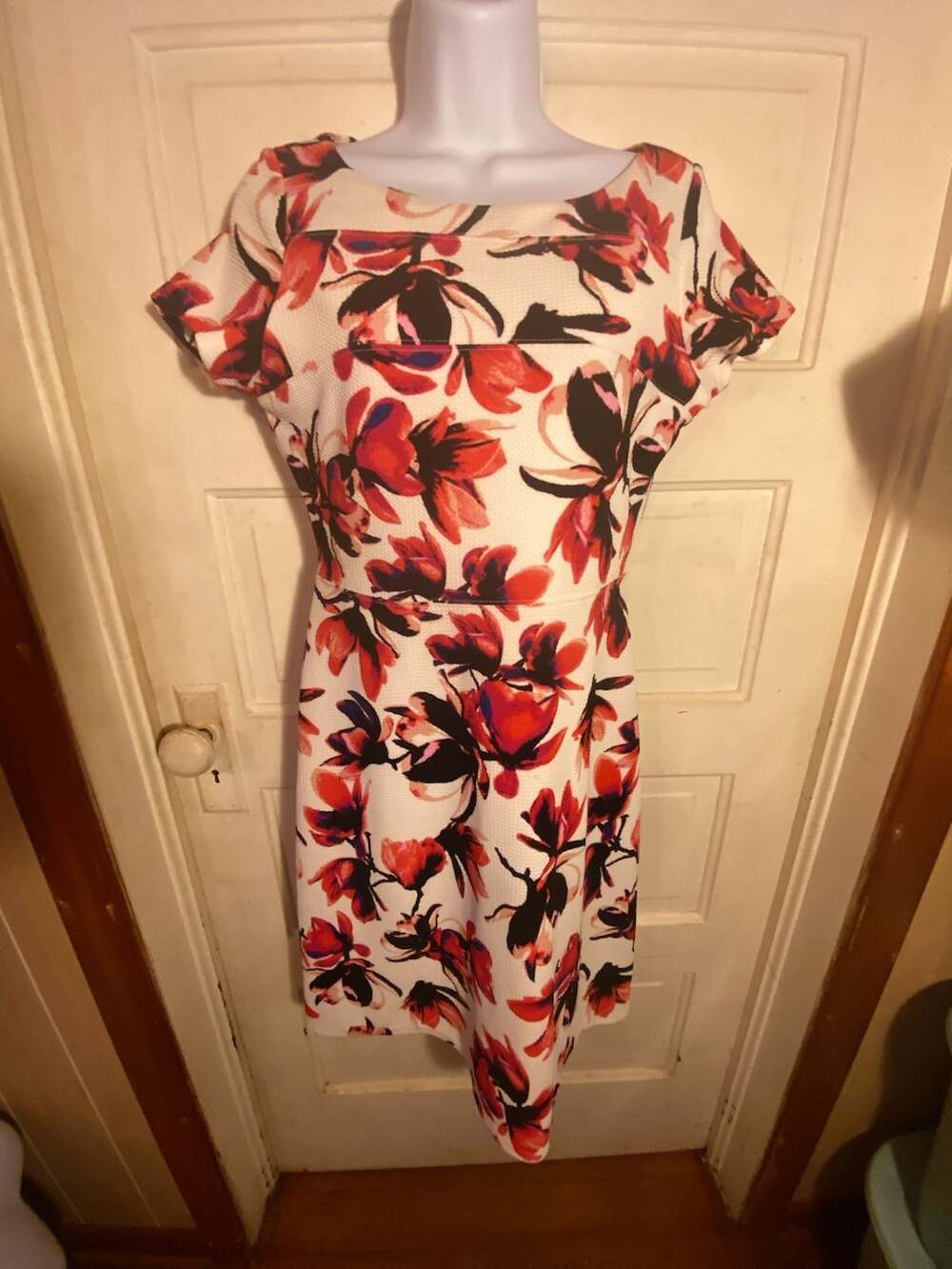 Ivanka Trump Women's Red Black White Floral Scuba Crepe Sheath Dress Size 4